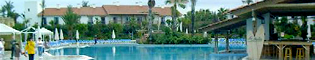 Piscinas: Descubre la enorme piscina del Hotel El Paso.
