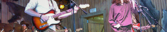 Country Music: Tipos duros y música country de la mejor en directo, en la Barbacoa de Far West.