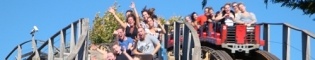 Stampida: Stampida es la más emocionante competición sobre una doble montaña rusa de madera. Escoge color: Rojo o Azul. ¿Quien ganará la carrera más trepidante del Far West de PortAventura?