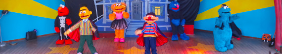 Es Halloween en SésamoAventura: Los personajes de Barrio Sésamo se ponen sus disfraces de Halloween para celebrarlo en SésamoAventura, la área de Sesame Street en PortAventura. Un gran espectáculo con bailes, música y tus personajes favoritos.
