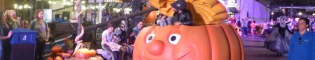 Halloween Parade: Un divertido desfile con todos los personajes de Halloween en el paseo de la Mediterrània, bailando al ritmo de la música del Halloween de PortAventura World.