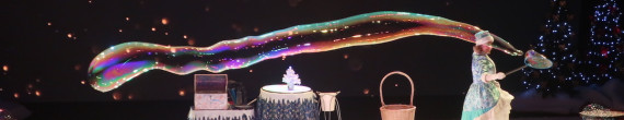 Bubble Magic Christmas: Una bonita exhibición del arte de realizar burbujas para celebrar la Navidad en PortAventura