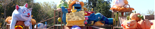 El Huerto Encantado: Una zona de juegos infantiles llena de t&uacute;neles, zonas para trepar y toboganes por los que bajar protagonizada por Triki, el monstruo de las galletas; en S&eacute;samoAventura de PortAventura.
