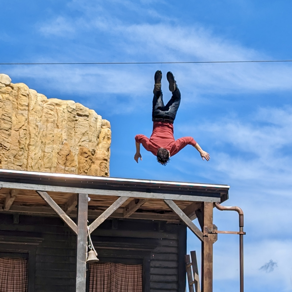 Emocionante espectáculo de acrobacias y especialistas en "West Gold Frenzy" en PortAventura World