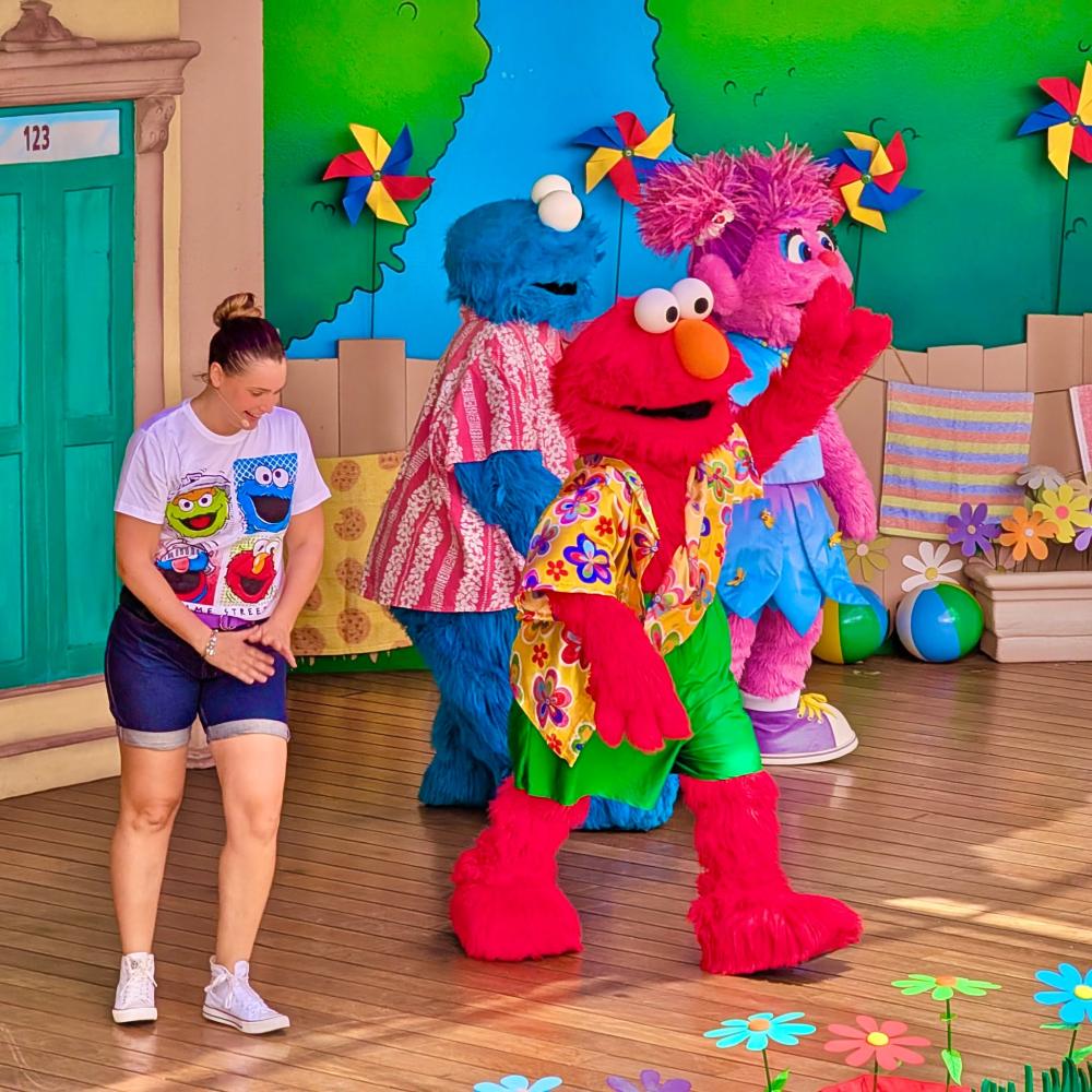 Espectáculo de Sesame Street de verano con asientos especiales para comer mientras se disfruta del show