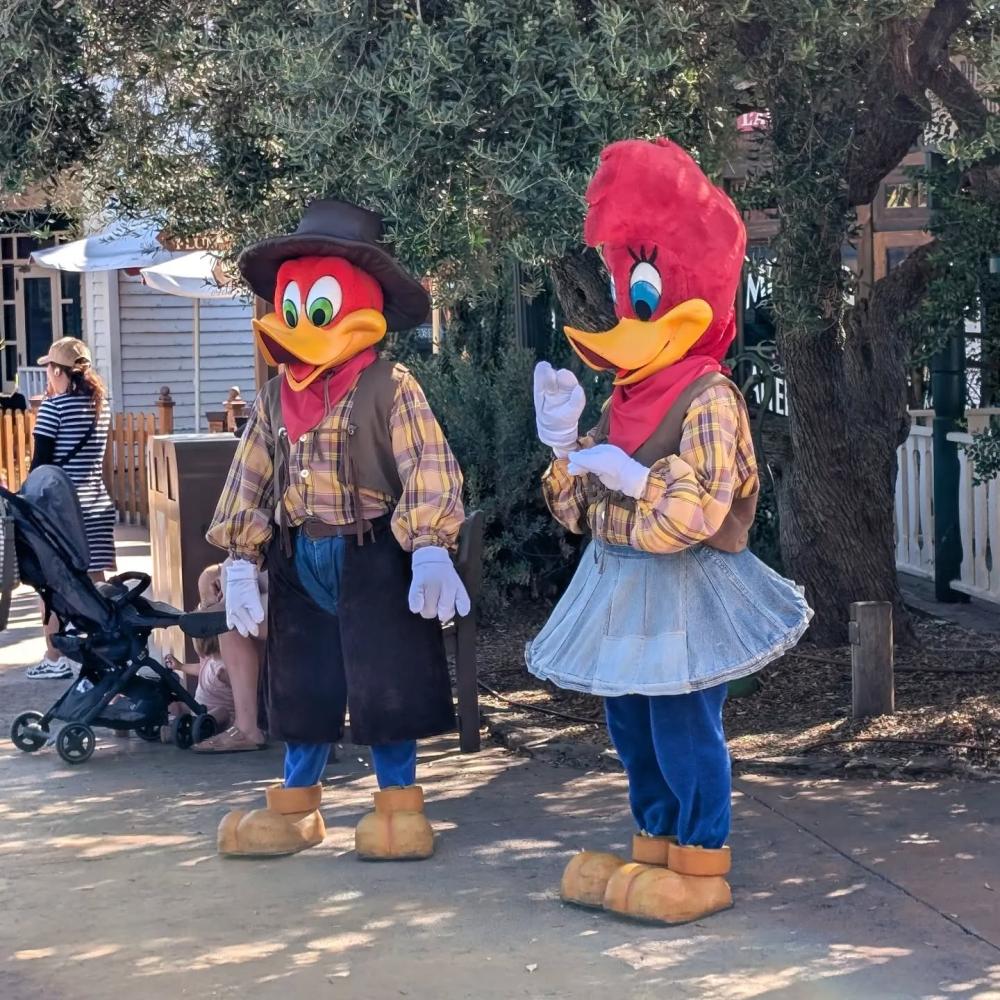 Woody y Winnie Woodpecker en el Far West de PortAventura