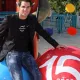 Cesc Fàbregas celebra el 15 aniversario de PortAventura