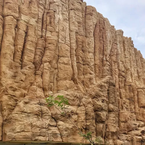 La construcción de la fachada de Uncharted avanza