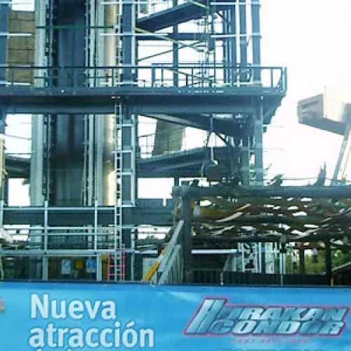 Sigue la construcción con el parque abierto - Marzo 2005
