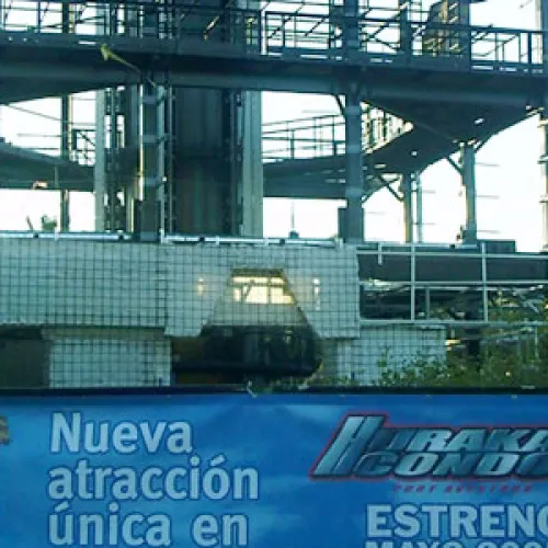 Sigue la construcción con el parque abierto - Marzo 2005