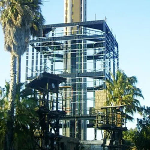 Sigue la construcción con el parque abierto - Marzo 2005