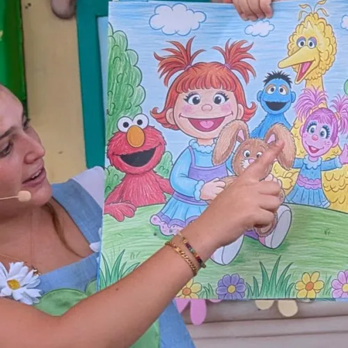 Julia, el nuevo personaje de PortAventura en el preshow de Cuidemos el Planeta