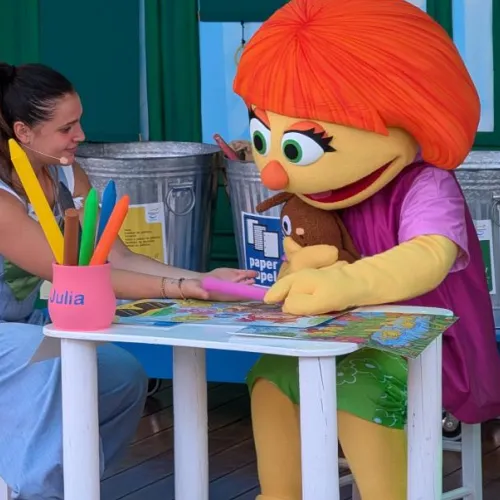 Julia, el nuevo personaje de PortAventura en el preshow de Cuidemos el Planeta