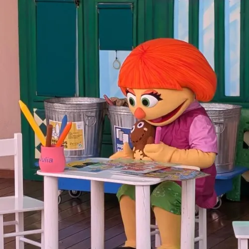 Julia, el nuevo personaje de PortAventura en el preshow de Cuidemos el Planeta