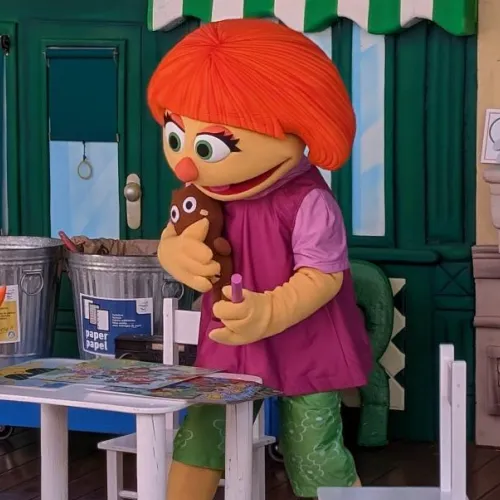 Julia, el nuevo personaje de PortAventura en el preshow de Cuidemos el Planeta