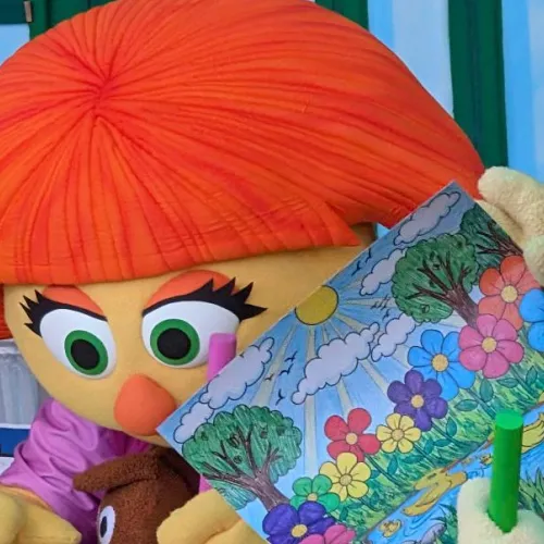 Julia, el nuevo personaje de PortAventura en el preshow de Cuidemos el Planeta