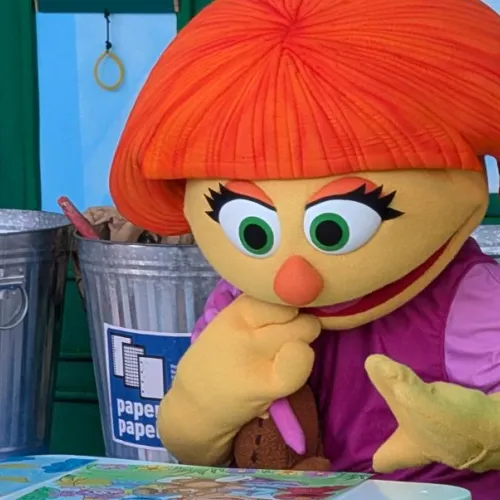 Julia, el nuevo personaje de PortAventura en el preshow de Cuidemos el Planeta