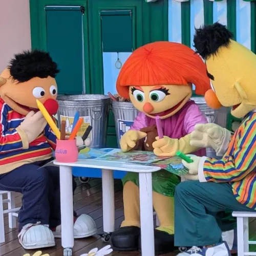 Julia, el nuevo personaje de PortAventura en el preshow de Cuidemos el Planeta